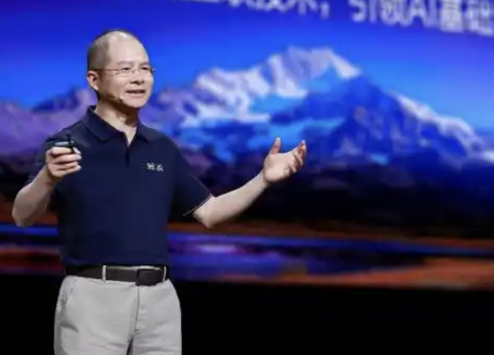 华为轮值董事长徐直军最新演讲：以开创的超节点互联技术，引领AI基础设施新范式